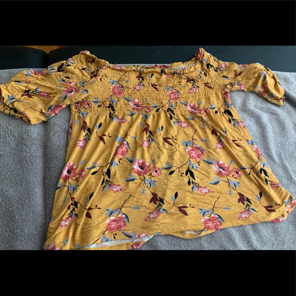 Cute yellow blouse